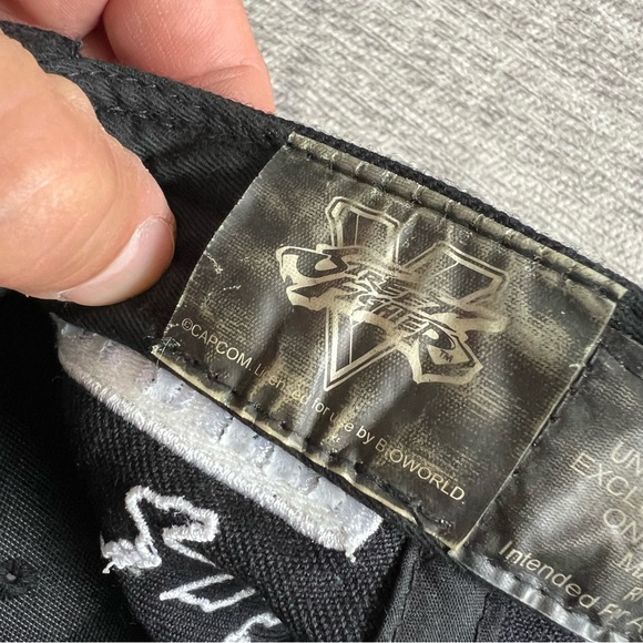 Capcom Street Fighter V Ryu KO Men’s Black Fighting Video Game SnapBack Hat - Picture 8 of 8